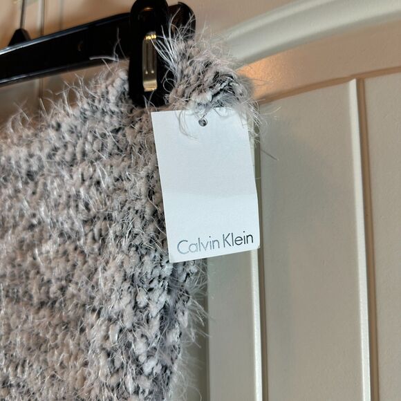 Women's Calvin Klein White and Black Faux Fur Infinity Loop Scarf - NWT - Picture 4 of 6